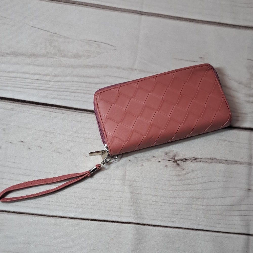 Elegant Pink Quilted Women's Wristlet